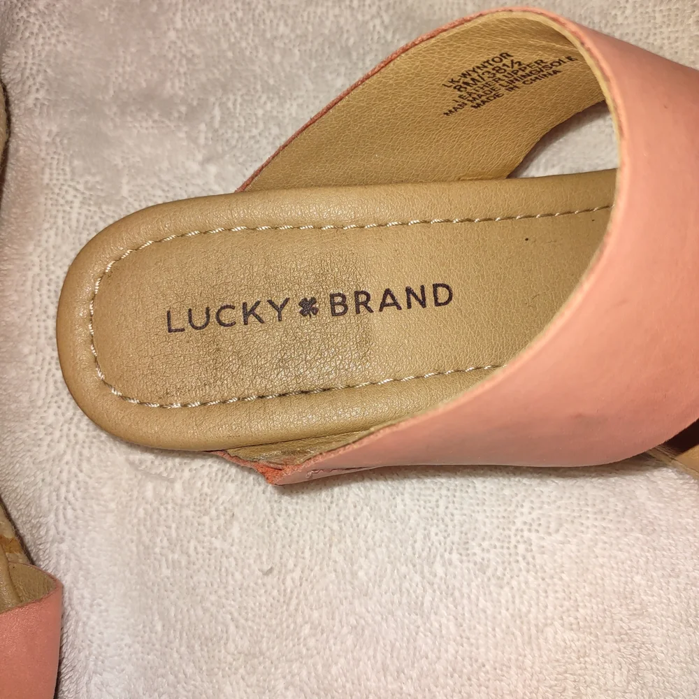 Lucky Brand Women's Peach Sandals. Size 8M. Like New - Picture 2 of 5